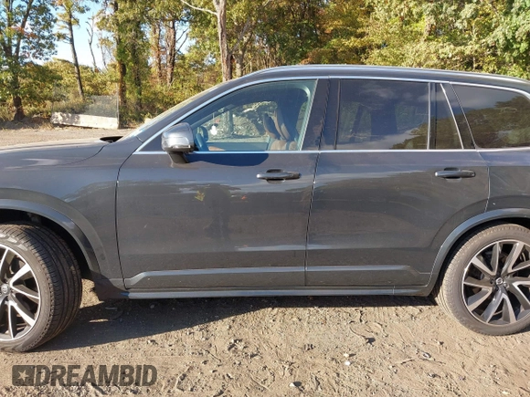 2021 Volvo XC90 Momentum with VIN YV4A22PKXM1689365, listed as a IAAI auction lot 40595807 with 81,284 mi miles. Bid and sale history available at carsss.com. Image 14.