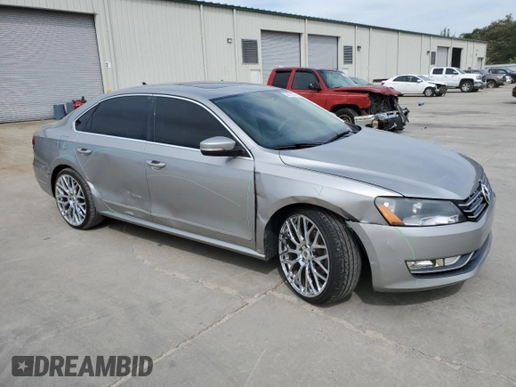2014 Volkswagen Passat SEL Premium z VIN 1VWCN7A35EC073576, wystawiony jako Copart lot #52810825 z przebiegiem 113 067 mil mil oraz Szkoda całkowita • Salvage title. Historia ofert i sprzedaży dostępna na DreamBid. Obrazek 4.