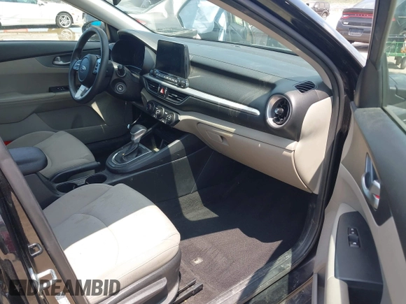 2021 Kia Forte LXS z VIN 3KPF24AD7ME264763, wystawiony jako IAAI lot #42477136 z przebiegiem 48 667 mil mil oraz . Historia ofert i sprzedaży dostępna na DreamBid. Obrazek 5.