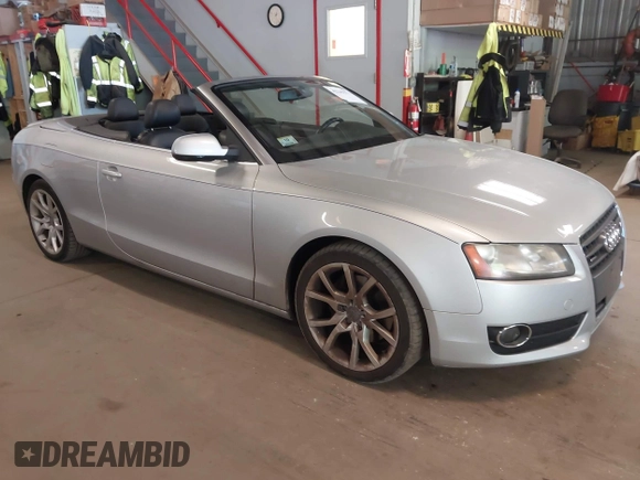 2011 Audi A5 Premium z VIN WAUCFAFH9BN010978, wystawiony jako IAAI lot #42245571 z przebiegiem 97 533 mil mil oraz . Historia ofert i sprzedaży dostępna na DreamBid. Obrazek 1.