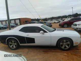 2013 Dodge Challenger SXT z VIN 2C3CDYAG0DH648813, wystawiony jako IAAI lot #41480699 z przebiegiem 154 665 mil mil oraz . Historia ofert i sprzedaży dostępna na DreamBid. Obrazek 12.