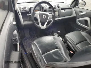 2008 Smart fortwo Pure z VIN WMEEJ31X38K139671, wystawiony jako Copart lot #60278585 z przebiegiem 110 392 mil mil oraz Czysty tytuł • Clean title. Historia ofert i sprzedaży dostępna na DreamBid. Obrazek 8.