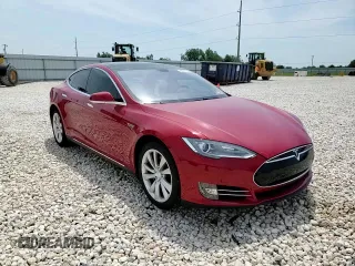 2014 Tesla Model S 60 with VIN 5YJSA1H18EFP38582, listed as a Copart auction lot 56581735 with 69,106 mi miles and Salvage title. Bid and sale history available at DreamBid. Image 13.