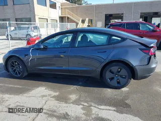 2023 Tesla Model 3 z VIN 5YJ3E1EA1PF681030, wystawiony jako IAAI lot #41545960 z przebiegiem 19 590 mil mil oraz . Historia ofert i sprzedaży dostępna na DreamBid. Obrazek 13.