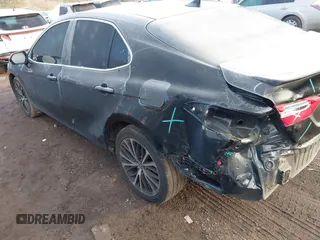 2020 Toyota Camry SE z VIN 4T1G11AK3LU945597, wystawiony jako IAAI lot #41292468 z przebiegiem 116 763 mil mil oraz . Historia ofert i sprzedaży dostępna na DreamBid. Obrazek 3.