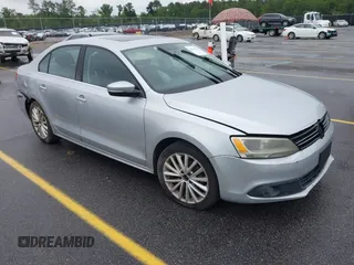 2011 Volkswagen Jetta SEL z VIN 3VWLZ7AJXBM360313, wystawiony jako IAAI lot #42325935 z przebiegiem 157 929 mil mil oraz . Historia ofert i sprzedaży dostępna na DreamBid. Obrazek 1.