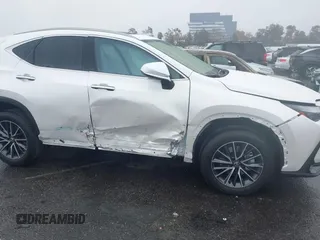 2024 Lexus NX 350h Premium z VIN JTJGKCEZ4R5013106, wystawiony jako IAAI lot #41499547 z przebiegiem 13 651 mil mil oraz . Historia ofert i sprzedaży dostępna na DreamBid. Obrazek 6.