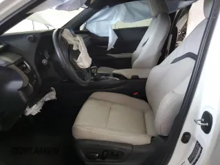 2023 Lexus UX 250h F Sport z VIN JTHB6JBH4P2135480, wystawiony jako Copart lot #81523784 z przebiegiem Nie podano mil oraz Szkody całkowita. Historia ofert i sprzedaży dostępna na DreamBid. Obrazek 7.