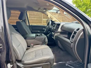 2019 Ram 1500 Tradesman z VIN 1C6SRFCT8KN585978, wystawiony jako Copart lot #58619235 z przebiegiem 112 470 mil mil oraz Czysty tytuł • Clean title. Historia ofert i sprzedaży dostępna na DreamBid. Obrazek 5.