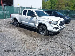 2018 Toyota Tacoma SR z VIN 5TFSX5EN3JX058246, wystawiony jako IAAI lot #42209811 z przebiegiem 119 101 mil mil oraz . Historia ofert i sprzedaży dostępna na DreamBid. Obrazek 1.