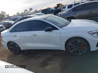 2024 Audi S3 Prestige z VIN WAUJ3DGY8RA070820, wystawiony jako IAAI lot #41106634 z przebiegiem 6358 mil mil oraz . Historia ofert i sprzedaży dostępna na DreamBid. Obrazek 13.