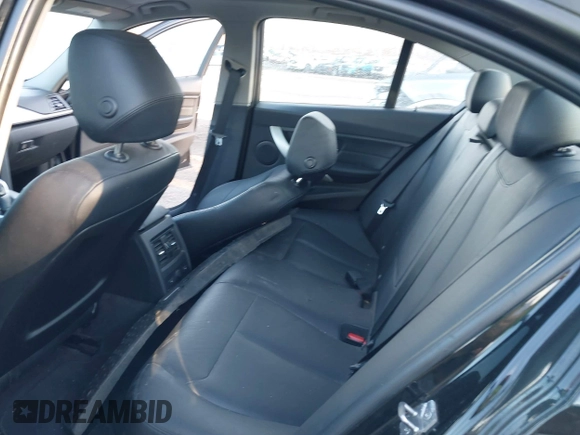 2013 BMW 3 Series 320i xDrive z VIN WBA3C3C52DF981204, wystawiony jako IAAI lot #41731595 z przebiegiem 82 514 mil mil oraz . Historia ofert i sprzedaży dostępna na DreamBid. Obrazek 8.