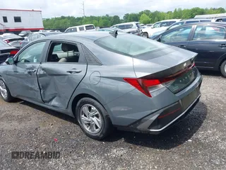 2024 Hyundai Elantra SE z VIN KMHLL4DG2RU740976, wystawiony jako IAAI lot #42243972 z przebiegiem 43 512 mil mil oraz . Historia ofert i sprzedaży dostępna na DreamBid. Obrazek 3.