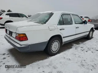 1986 Mercedes-Benz 300 E with VIN WDBEA30D0GA220989, listed as a Copart auction lot 86298874 with 74,521 mi miles and Clean Title. Bid and sale history available at carsss.com. Image 3.