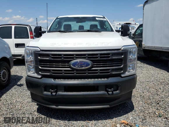 2023 Ford F-250 XL z VIN 1FTBF2BA9PED72362, wystawiony jako Copart lot #53801085 z przebiegiem Nie podano mil oraz Szkoda całkowita • Salvage title. Historia ofert i sprzedaży dostępna na DreamBid. Obrazek 5.