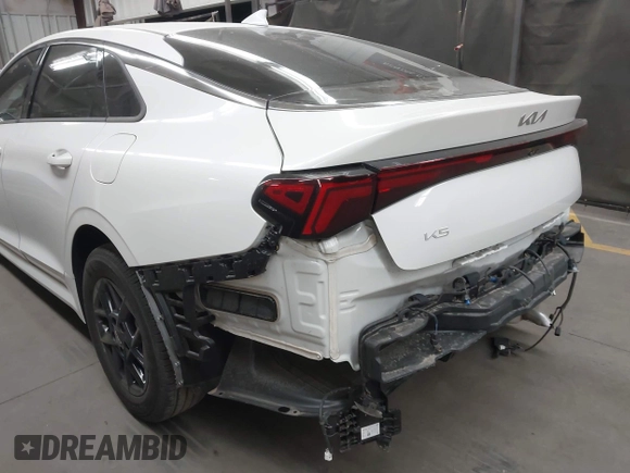 2025 Kia K5 LXS z VIN KNAG24J72S5284973, wystawiony jako IAAI lot #42162422 z przebiegiem 8 738 mil mil oraz . Historia ofert i sprzedaży dostępna na DreamBid. Obrazek 6.