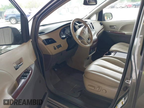 2012 Toyota Sienna XLE AAS с VIN 5TDYK3DC0CS275646, выставлен на аукционе IAAI как лот 42116979 с пробегом 250 909 миль миль и . История ставок и продаж доступна на DreamBid. Изображение 5.