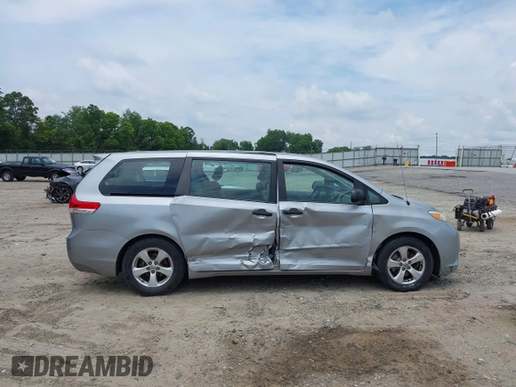 2014 Toyota Sienna L z VIN 5TDZK3DC5ES524062, wystawiony jako IAAI lot #42601245 z przebiegiem 130 892 mil mil oraz . Historia ofert i sprzedaży dostępna na DreamBid. Obrazek 13.
