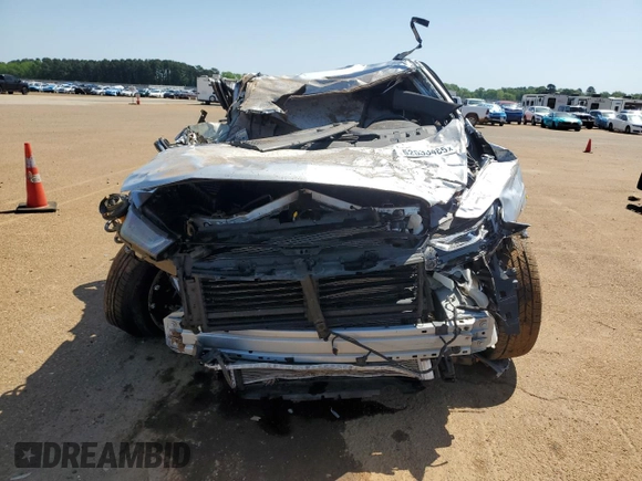 2022 Chevrolet Traverse LT Cloth z VIN 1GNERGKWXNJ117860, wystawiony jako Copart lot #52533485 z przebiegiem Nie podano mil oraz Szkoda całkowita • Salvage title. Historia ofert i sprzedaży dostępna na DreamBid. Obrazek 5.
