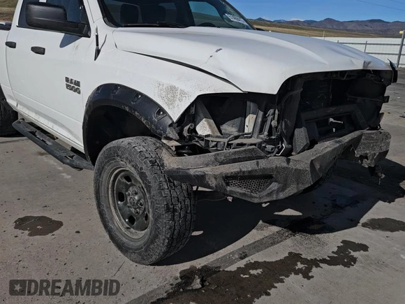 2017 Ram 1500 ST z VIN 1C6RR7FT6HS773618, wystawiony jako Copart lot #51469415 z przebiegiem 164 388 mil mil oraz Szkoda całkowita • Salvage title. Historia ofert i sprzedaży dostępna na DreamBid. Obrazek 10.