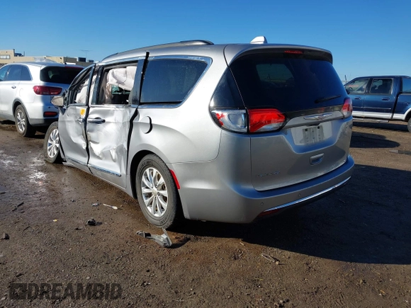 2017 Chrysler Pacifica Touring L z VIN 2C4RC1BG3HR569442, wystawiony jako IAAI lot #41467452 z przebiegiem Nie podano mil oraz . Historia ofert i sprzedaży dostępna na DreamBid. Obrazek 3.