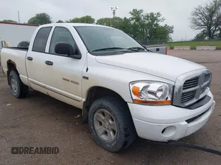 2006 Dodge 1500 SLT z VIN 1D7HU18286S686472, wystawiony jako IAAI lot #42395263 z przebiegiem 196 124 mil mil oraz . Historia ofert i sprzedaży dostępna na DreamBid. Obrazek 1.