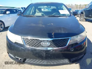 2011 Kia Forte EX z VIN KNAFU4A25B5373902, wystawiony jako IAAI lot #41110229 z przebiegiem 141 997 mil mil oraz . Historia ofert i sprzedaży dostępna na DreamBid. Obrazek 12.