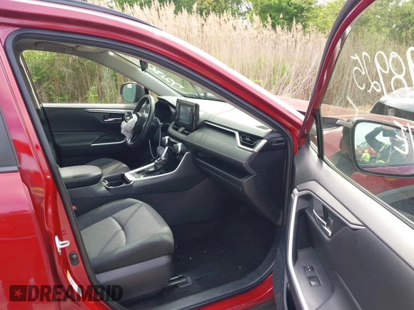 2019 Toyota RAV4 XLE with VIN JTMP1RFV2KD021348, listed as a IAAI auction lot 42198925 with 130,838 mi miles and . Bid and sale history available at DreamBid. Image 5.