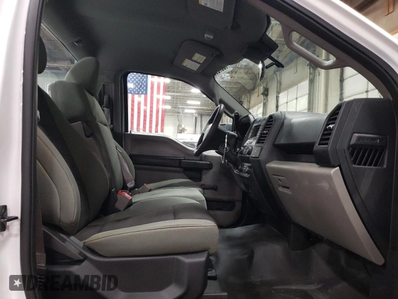 2020 Ford F-150 XL z VIN 1FTMF1EB3LKD22043, wystawiony jako Copart lot #85072684 z przebiegiem Nie podano mil oraz Szkoda całkowita • Salvage title. Historia ofert i sprzedaży dostępna na DreamBid. Obrazek 10.