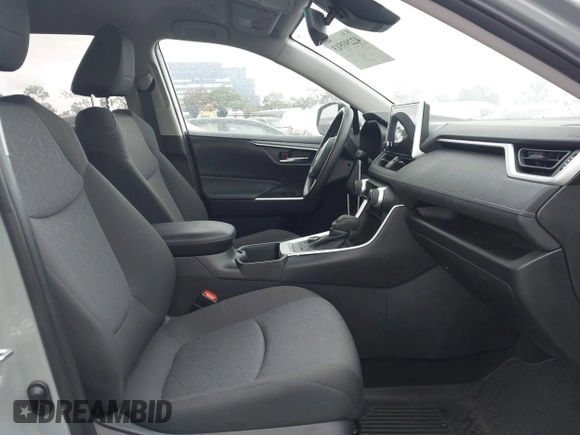 2023 Toyota RAV4 Hybrid XLE z VIN 4T3RWRFV3PU082518, wystawiony jako IAAI lot #42293513 z przebiegiem 14 463 mil mil oraz . Historia ofert i sprzedaży dostępna na DreamBid. Obrazek 5.