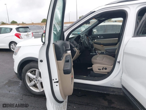 2019 Ford Explorer XLT with VIN 1FM5K7D86KGB15989, listed as a IAAI auction lot 41569315 with 77,040 mi miles. Bid and sale history available at carsss.com. Image 5.