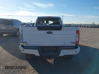 2017 Ford Super Duty F-250 SRW Lariat with VIN 1FT7W2BT3HEF21695, listed as a IAAI auction lot 41321439 with 136,063 mi miles. Bid and sale history available at carsss.com. Image 16.