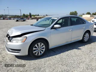 2013 Volkswagen Passat Wolfsburg Edition z VIN 1VWAH7A31DC027577, wystawiony jako Copart lot #54858125 z przebiegiem 88 685 mil mil oraz Szkoda całkowita • Salvage title. Historia ofert i sprzedaży dostępna na DreamBid. Obrazek 1.