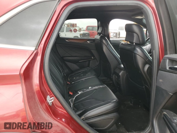 2016 Lincoln MKC Reserve z VIN 5LMCJ3C9XGUJ31146, wystawiony jako Copart lot #53476055 z przebiegiem 155 990 mil mil oraz Szkoda całkowita • Salvage title. Historia ofert i sprzedaży dostępna na DreamBid. Obrazek 10.