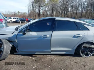 2023 Kia K5 GT-Line z VIN 5XXG64J28PG188506, wystawiony jako IAAI lot #41854184 z przebiegiem 18 967 mil mil oraz . Historia ofert i sprzedaży dostępna na DreamBid. Obrazek 14.