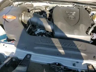 2018 Toyota Tacoma SR z VIN 5TFCZ5AN5JX136854, wystawiony jako Copart lot #71592005 z przebiegiem 130 998 mil mil oraz Szkoda całkowita • Salvage title. Historia ofert i sprzedaży dostępna na DreamBid. Obrazek 13.