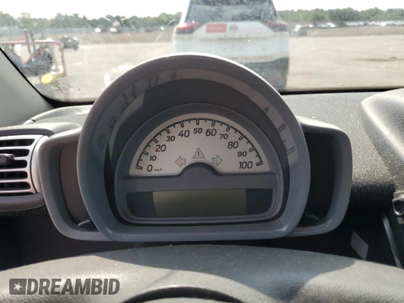 2008 Smart fortwo Pure z VIN WMEEJ31X78K205574, wystawiony jako Copart lot #67711894 z przebiegiem Nie podano mil oraz Tytuł czysty. Historia ofert i sprzedaży dostępna na DreamBid. Obrazek 9.