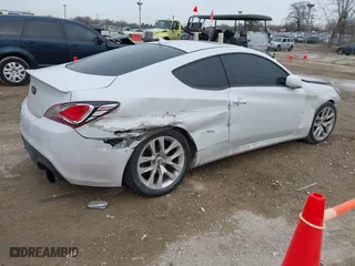 2014 Hyundai Genesis Coupe 2.0T R-Spec with VIN KMHHT6KD6EU119017, listed as a IAAI auction lot 41441803 with 121,020 mi miles. Bid and sale history available at carsss.com. Image 4.