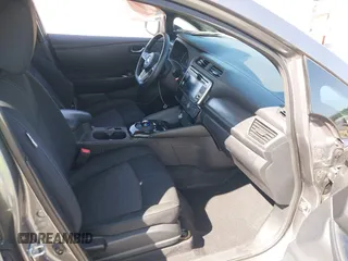 2019 Nissan LEAF SV z VIN 1N4AZ1CP6KC304997, wystawiony jako IAAI lot #42090564 z przebiegiem 54 069 mil mil oraz . Historia ofert i sprzedaży dostępna na DreamBid. Obrazek 5.