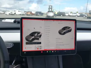 2024 Tesla Model Y z VIN 7SAYGDED7RF197638, wystawiony jako IAAI lot #42246267 z przebiegiem 8 757 mil mil oraz . Historia ofert i sprzedaży dostępna na DreamBid. Obrazek 7.