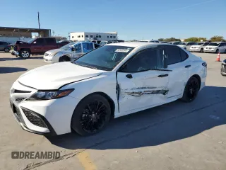2022 Toyota Camry SE with VIN 4T1G11AK8NU033910, listed as a Copart auction lot 80560594 with 28,298 mi miles and Salvage Title. Bid and sale history available at carsss.com. Image 1.