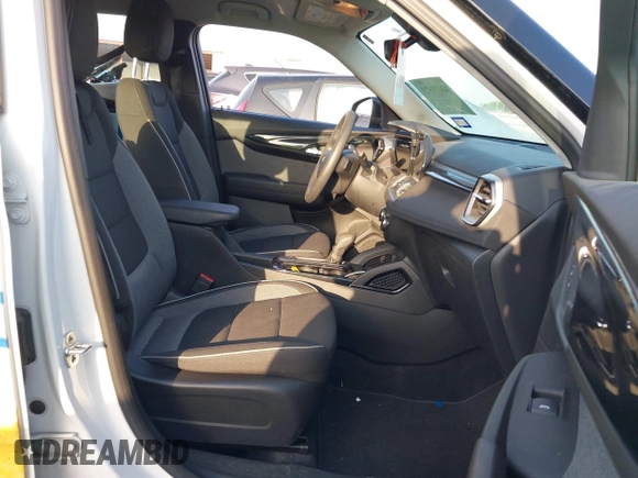 2024 Chevrolet TrailBlazer LS with VIN KL79MMS28RB098209, listed as a IAAI auction lot 42079573 with 54,980 mi miles. Bid and sale history available at carsss.com. Image 5.
