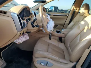 2012 Porsche Cayenne S z VIN WP1AB2A20CLA48142, wystawiony jako Copart lot #45908565 z przebiegiem 114 073 mil mil oraz Szkoda całkowita • Salvage title. Historia ofert i sprzedaży dostępna na DreamBid. Obrazek 7.