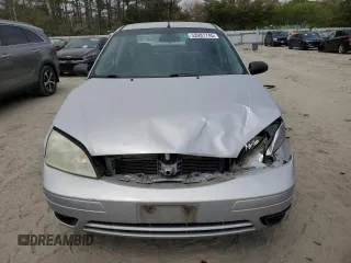 2006 Ford Focus S with VIN 1FAHP34N56W109006, listed as a Copart auction lot 53987745 with 111,677 mi miles and Salvage Title. Bid and sale history available at carsss.com. Image 5.