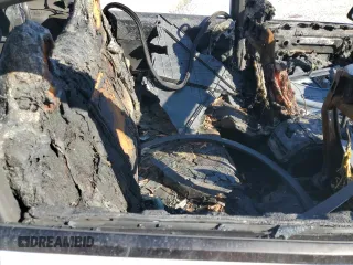 2024 Tesla Model Y Performance z VIN 7SAYGDEF5RF183755, wystawiony jako Copart lot #47230175 z przebiegiem Nie podano mil oraz Szkoda całkowita • Salvage title. Historia ofert i sprzedaży dostępna na DreamBid. Obrazek 10.