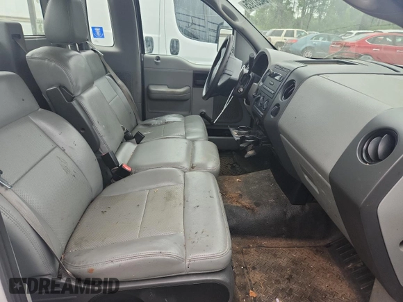 2007 Ford F-150 XL z VIN 1FTRF12267NA25170, wystawiony jako Copart lot #64257925 z przebiegiem 231 761 mil mil oraz Czysty tytuł • Clean title. Historia ofert i sprzedaży dostępna na DreamBid. Obrazek 10.
