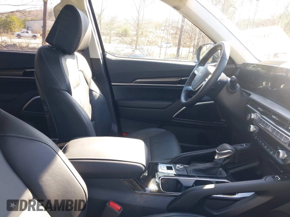 2025 Kia Telluride S with VIN 5XYP64GC4SG591192, listed as a IAAI auction lot 41758197 with 2,673 mi miles and . Bid and sale history available at DreamBid. Image 5.