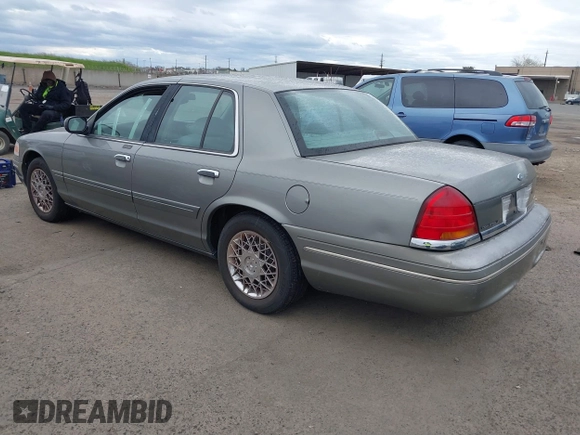 1999 Ford Crown Victoria LX z VIN 2FAFP74W4XX192490, wystawiony jako IAAI lot #41791909 z przebiegiem 115 469 mil mil oraz . Historia ofert i sprzedaży dostępna na DreamBid. Obrazek 3.