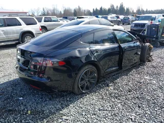 2021 Tesla Model S Long Range Plus z VIN 5YJSA1E24MF426299, wystawiony jako IAAI lot #41673498 z przebiegiem 102 035 mil mil oraz . Historia ofert i sprzedaży dostępna na DreamBid. Obrazek 4.