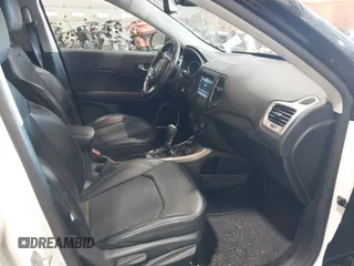 2019 Jeep Compass Latitude с VIN 3C4NJDBB0KT828886, выставлен на аукционе IAAI как лот 42614817 с пробегом 81 985 миль миль и . История ставок и продаж доступна на DreamBid. Изображение 5.